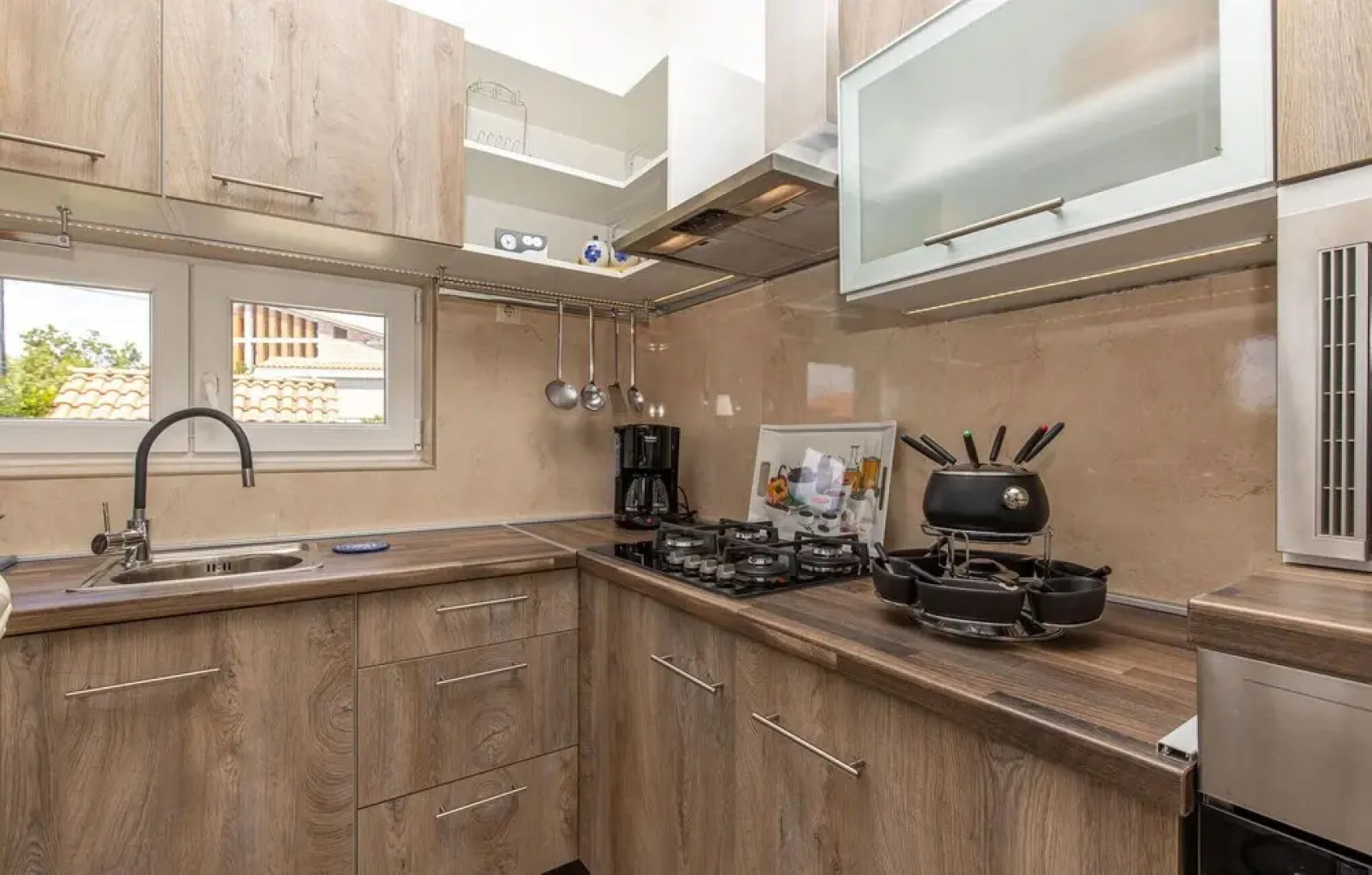 Stunning Home in Smrika With Wifi and 3 Bedrooms