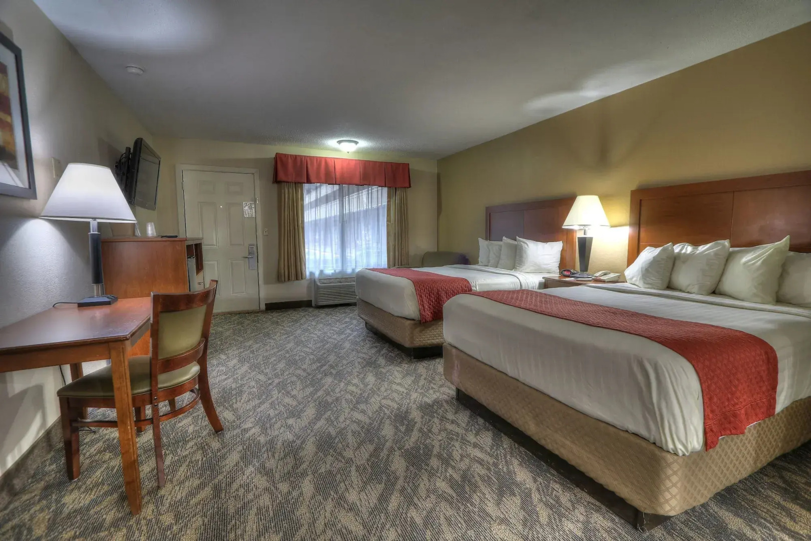Crossroads Inn & Suites