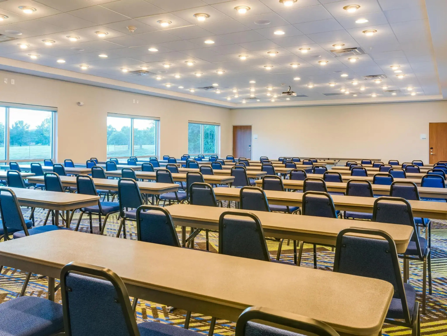 Holiday Inn Express & Suites Russellville by IHG