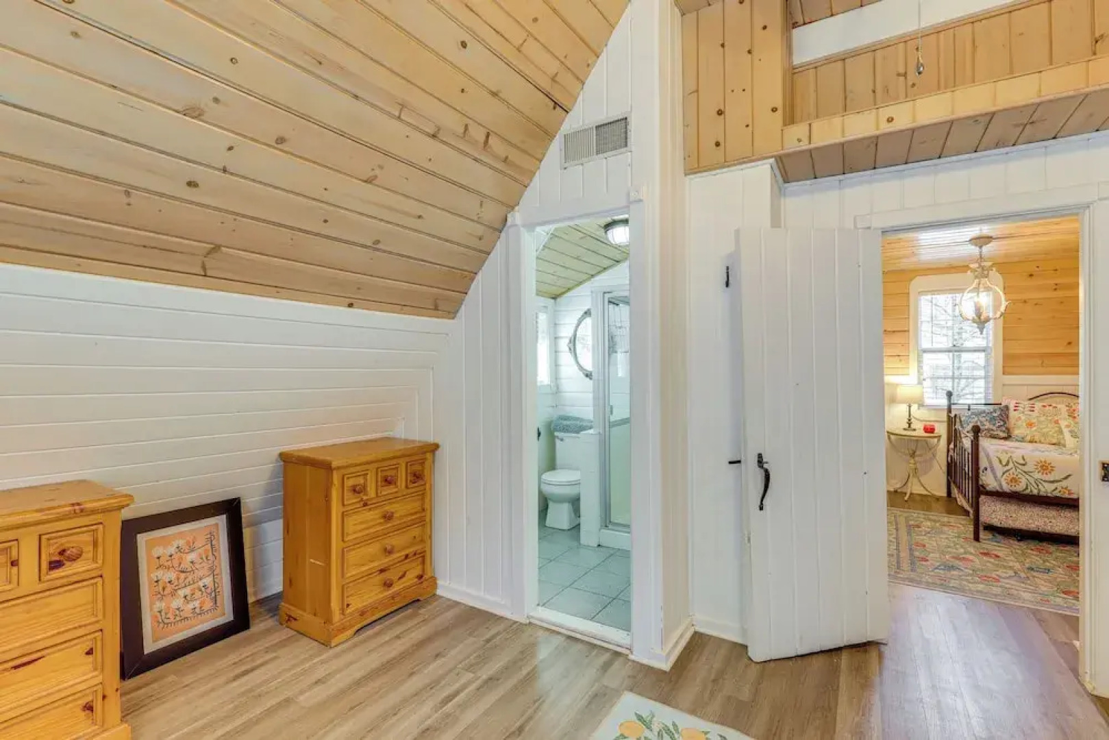 Walkable 'green Gables Cottage' in Lake Arrowhead