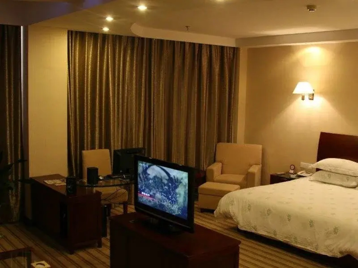 东方大酒店(开化江滨路店)