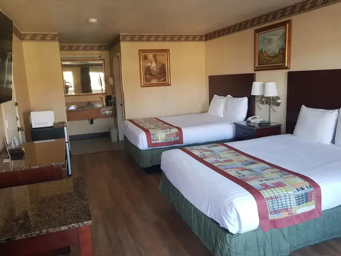 Travelodge Costa Mesa - Newport Beach Hacienda