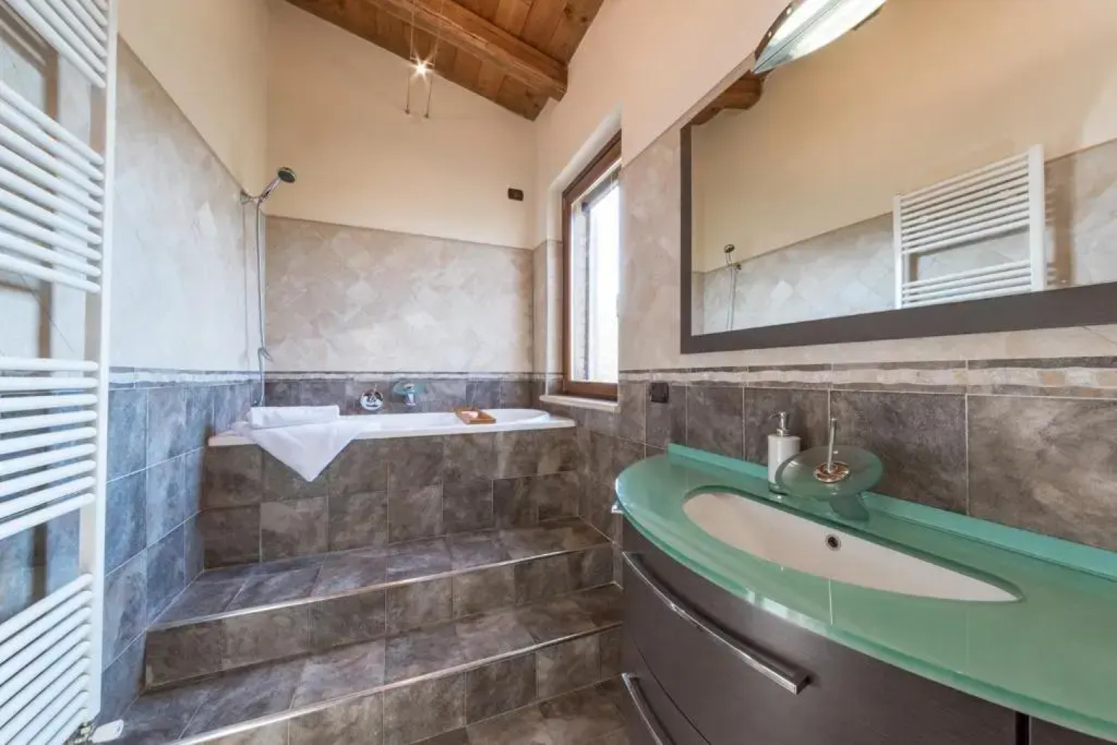 Casale Rosy 6 2 in Offida