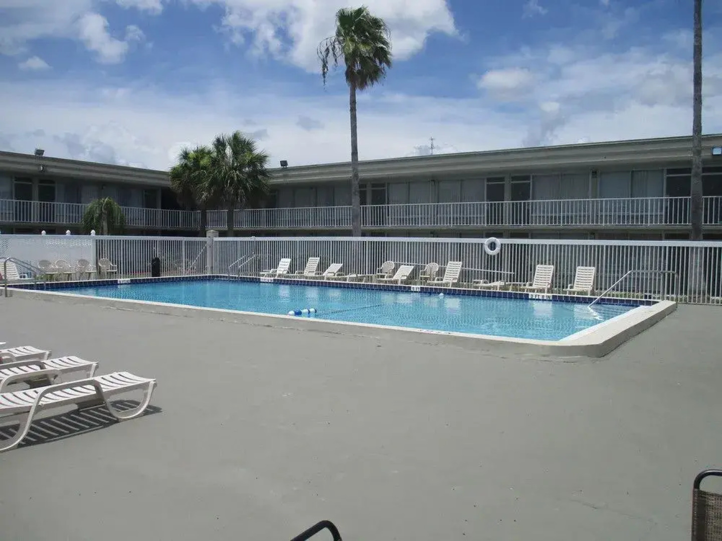 Days Inn By Wyndham Titusville Kennedy Space Center