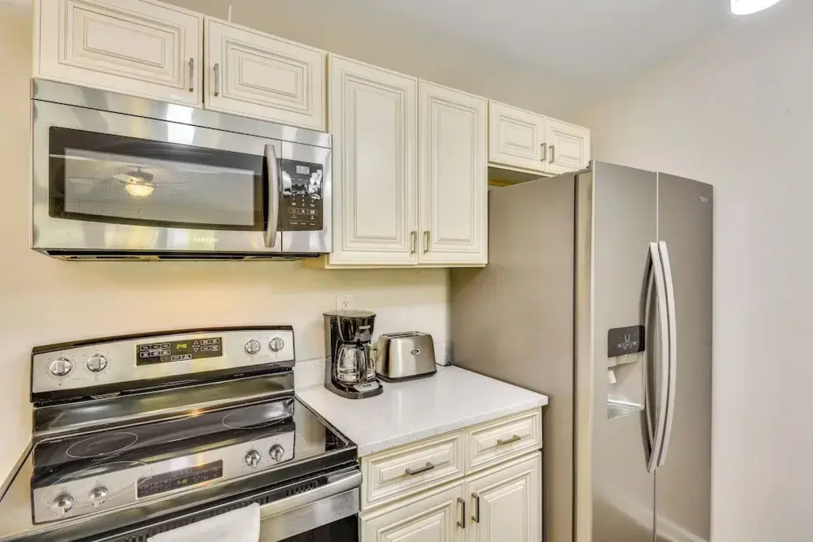 2 Mi to Lake Michigan: Pet-friendly Sawyer Apt