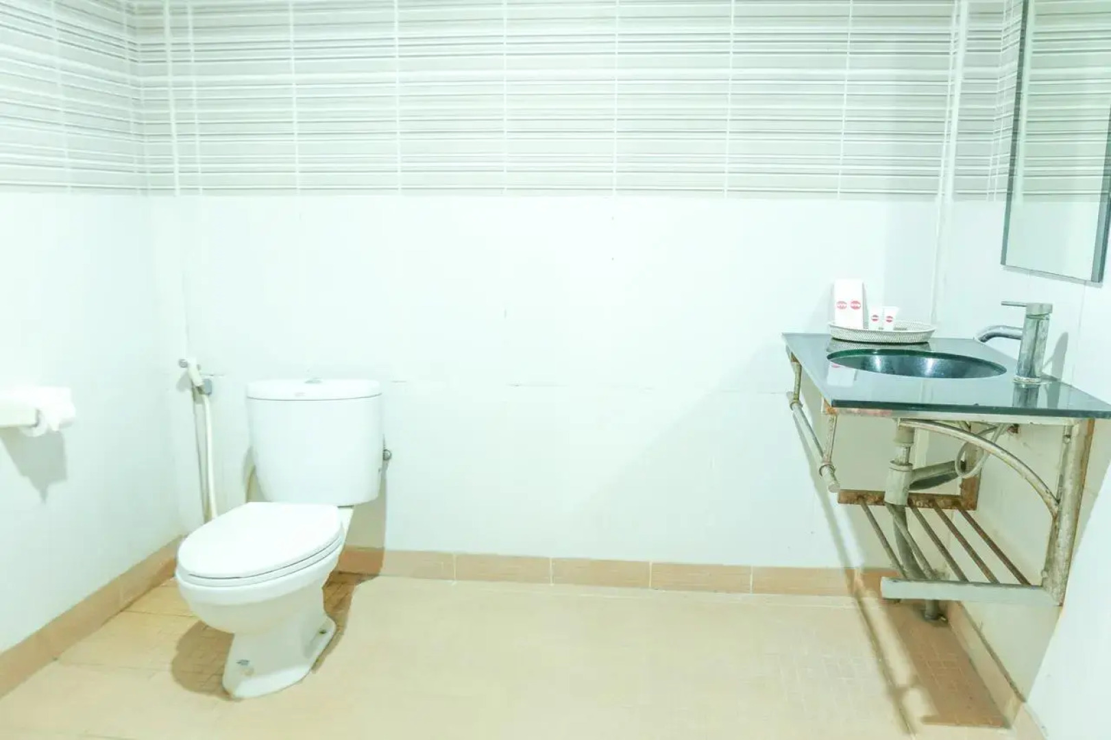 OYO 1732 Edotel Praya Syariah