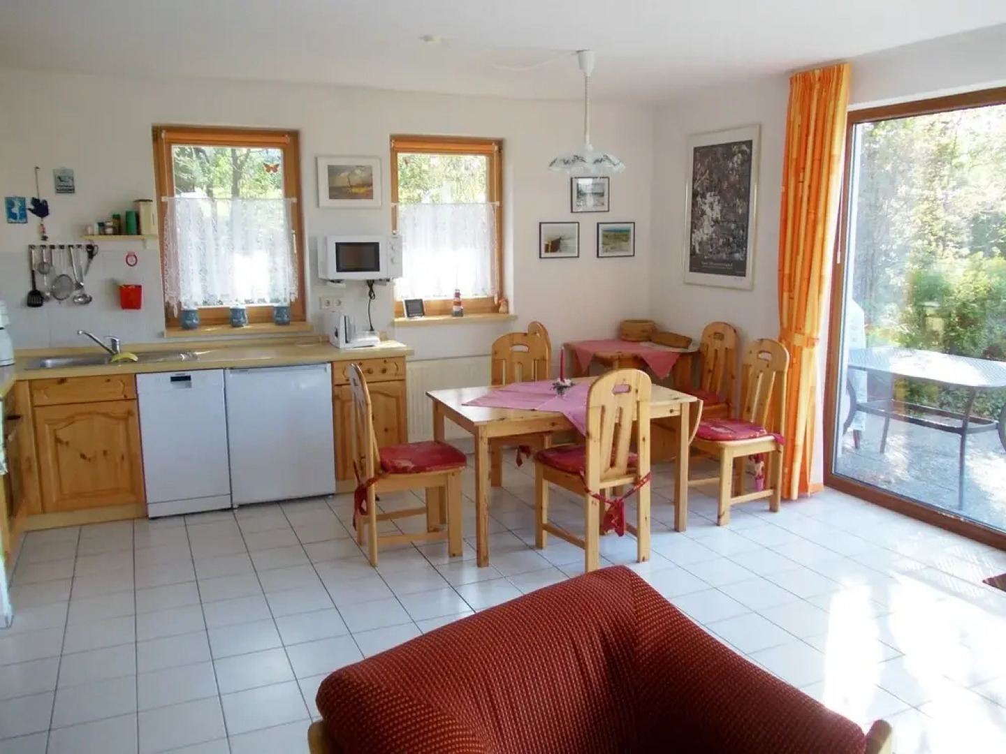 Sunlit Holiday Home near Town Center in Marlow