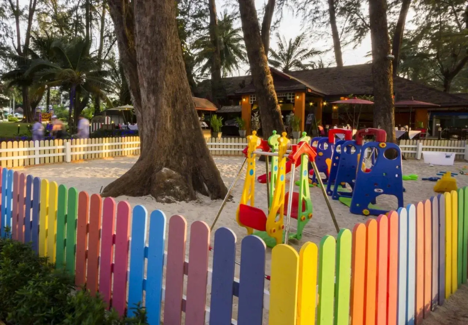 Курортный отель Amora Beach Resort Phuket