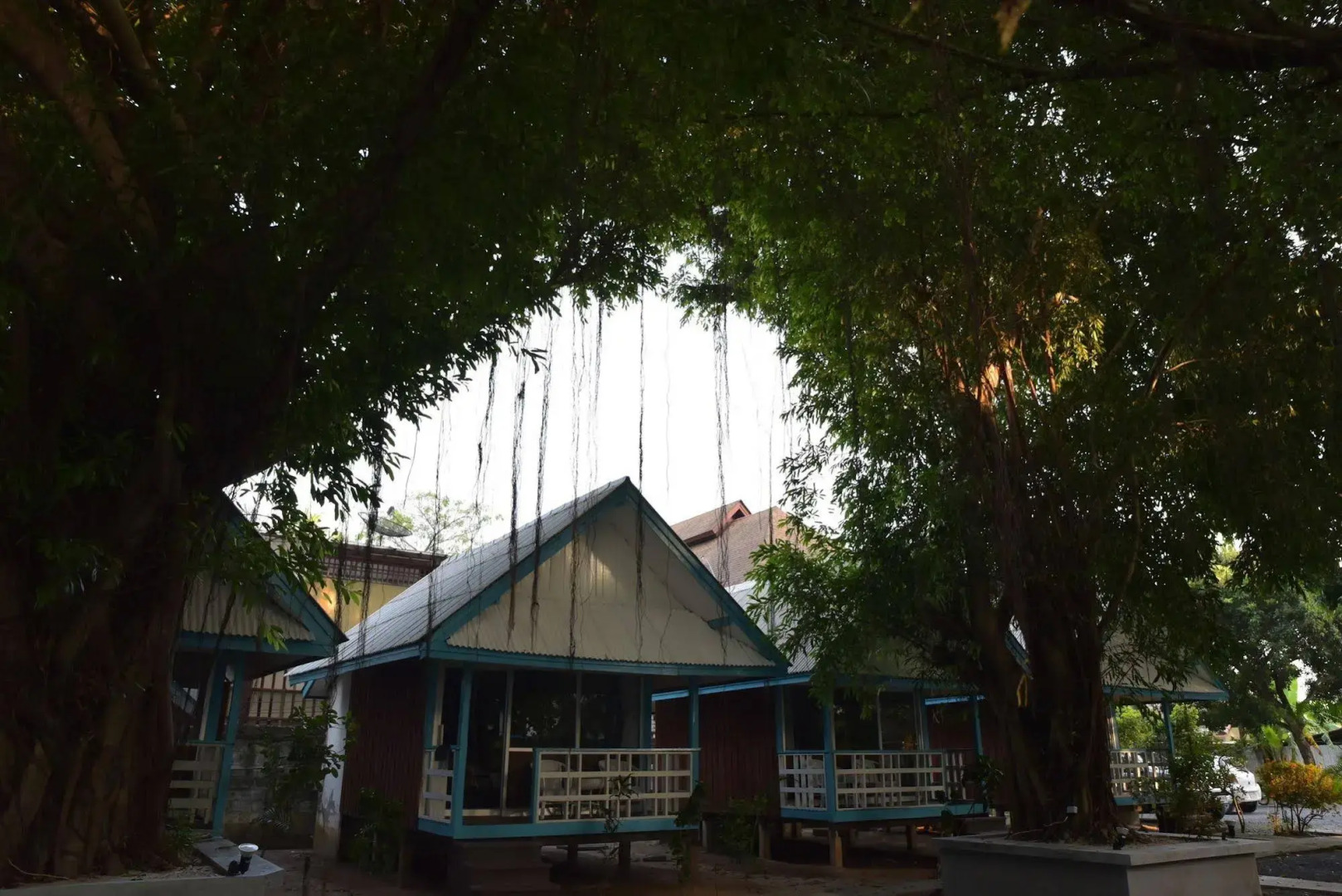 Blu' Beach Bungalows