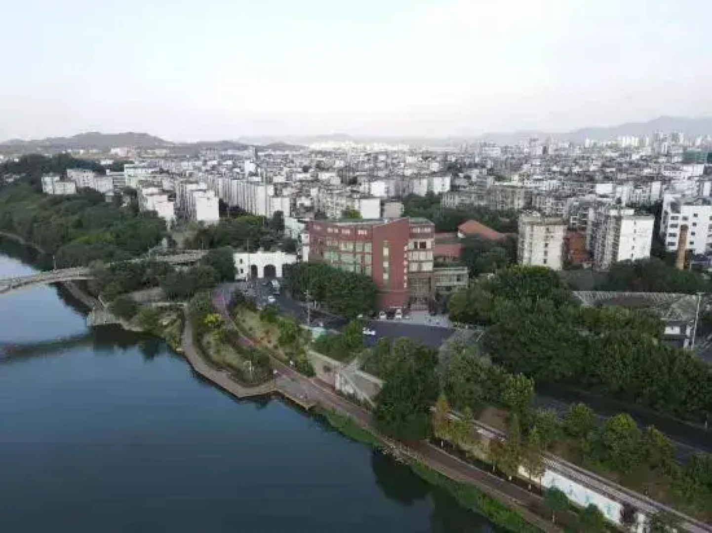 Ganzhou Junlang Yupin Hotel (Nanmenkou Yugutai Ancient City Wall Store)