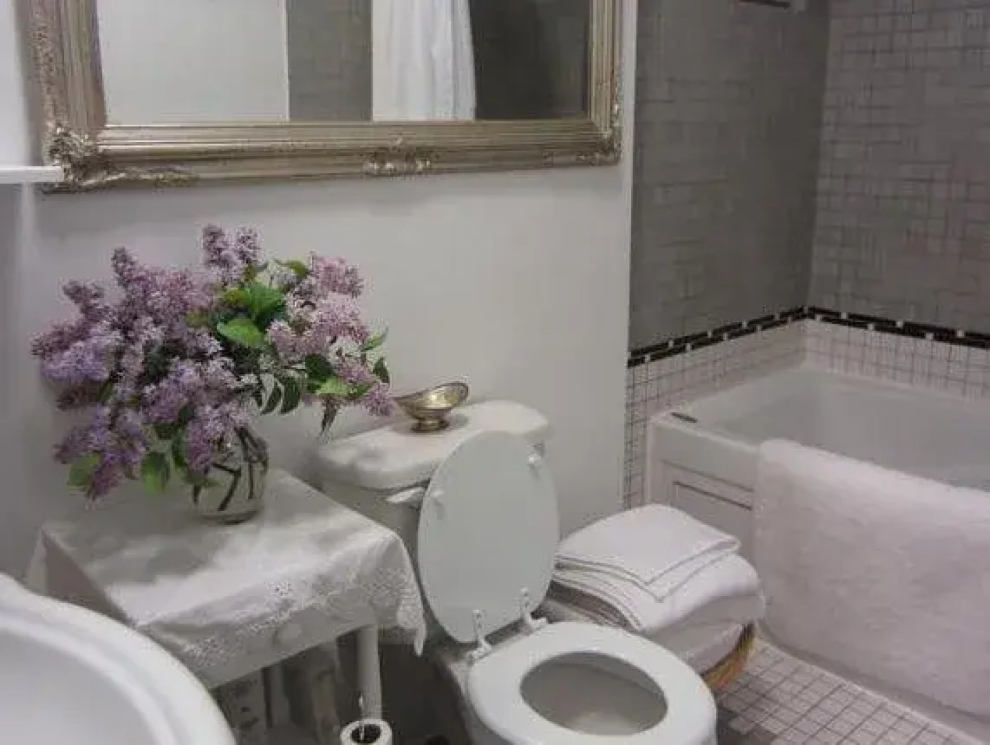 Church Des Artistes Guest House