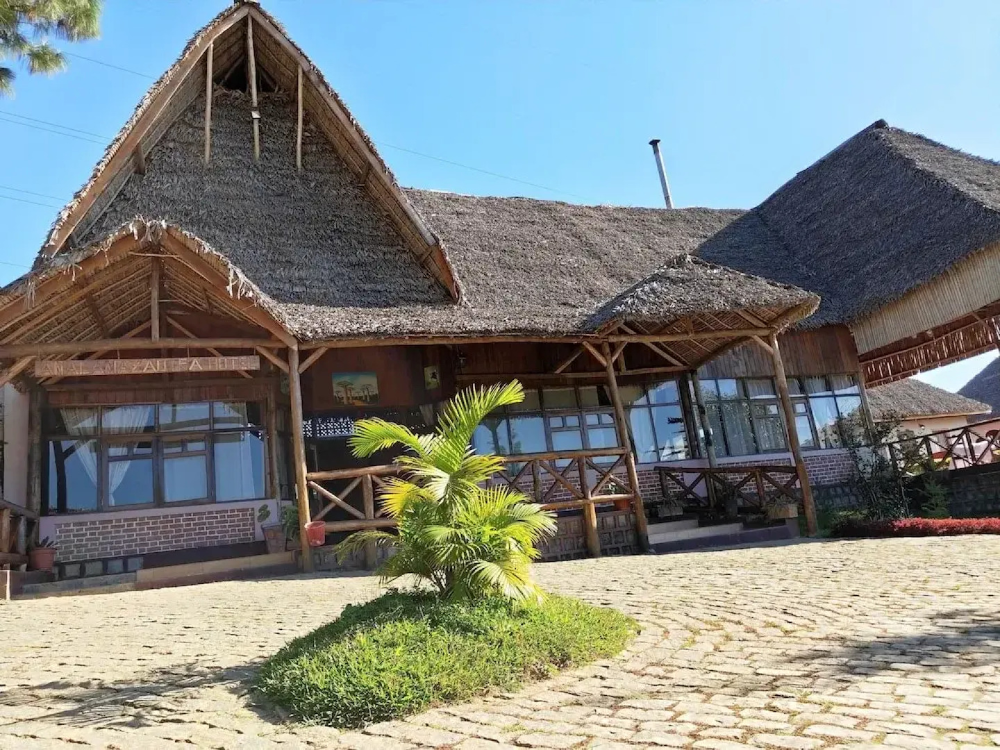 Analamazaotra Hotel
