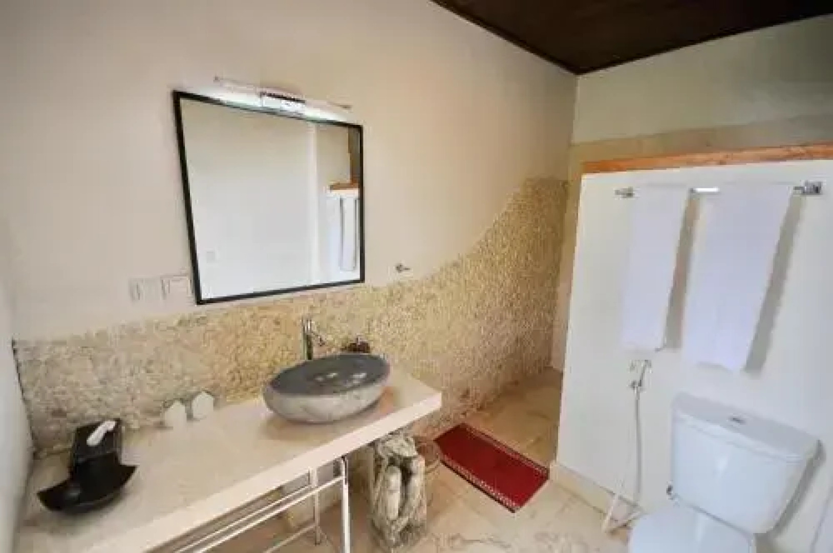 Lesong Hotel and Restaurant