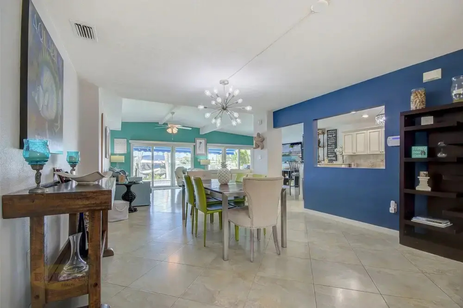 Water Lover's Paradise - Weekly Rental 2 Bedroom Home by Redawning