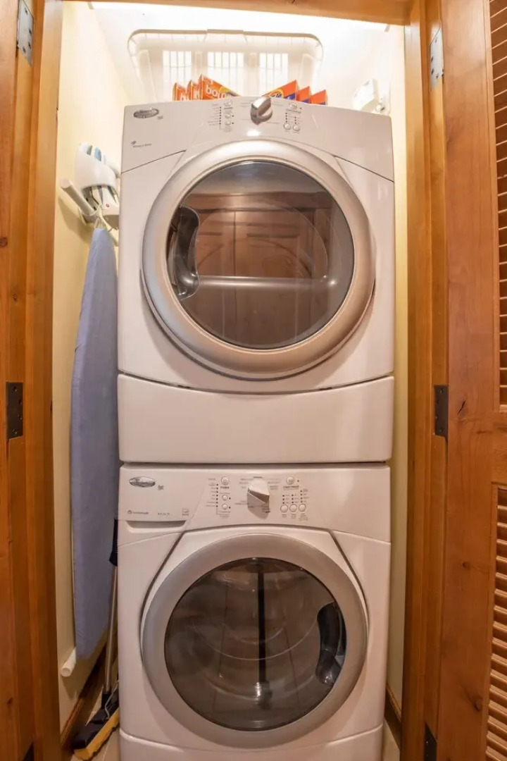 Slopeside Studio Unit With Kitchenette Studio Bedroom Condo - No Cleaning Fee! by RedAwning