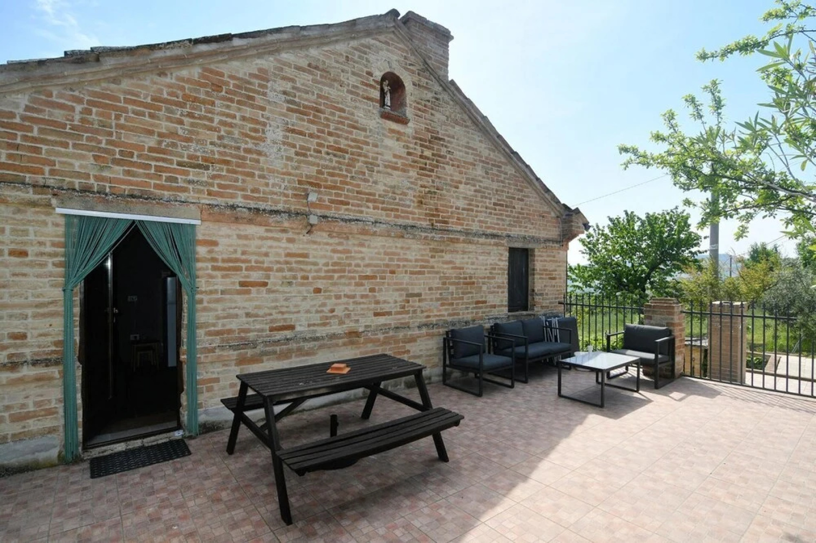 Charming 2-bed Apartment in Petritoli