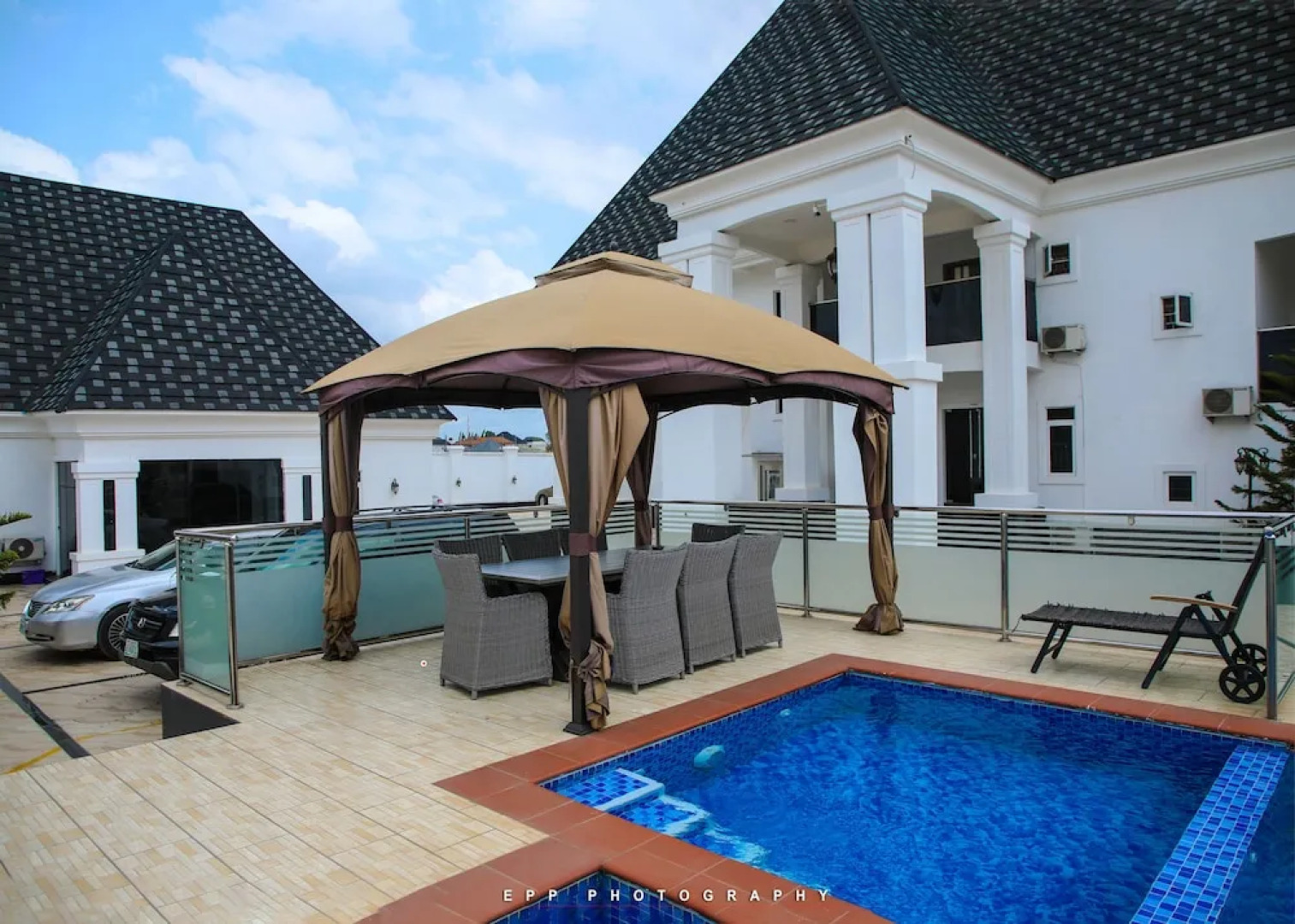 PoshLux Executive Hotel