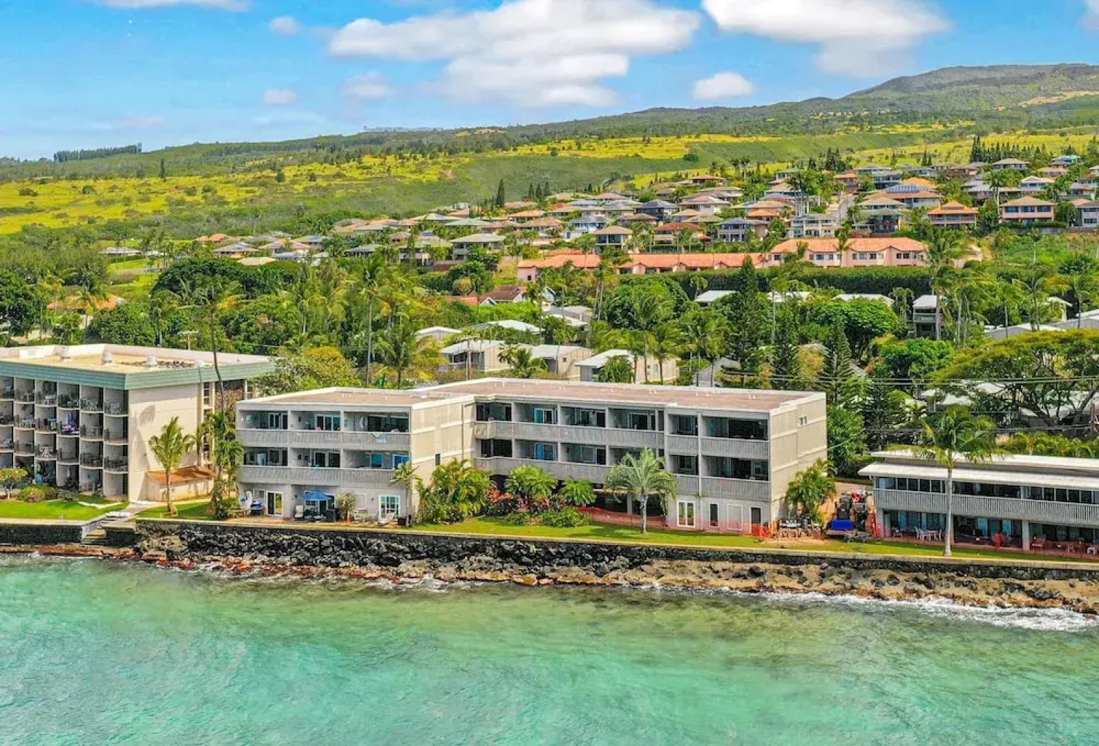 Pohailani #102 Studio Bedroom Condo by RedAwning