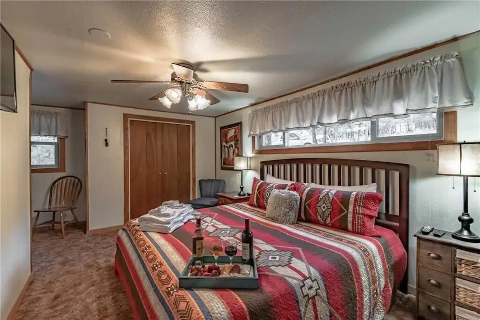 Wild Horse Retreat - Two Bedroom Cabin with Hot Tub