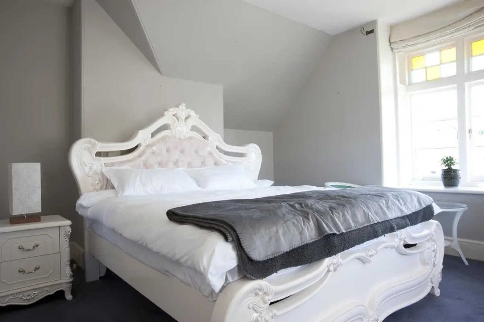 Lowena Cafe and Accommodation