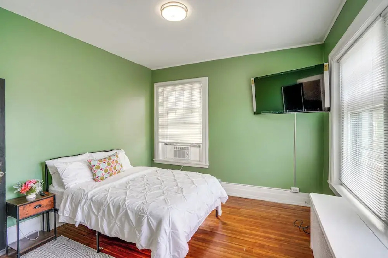 Steps to Union College: Home w/ Shared Yard!