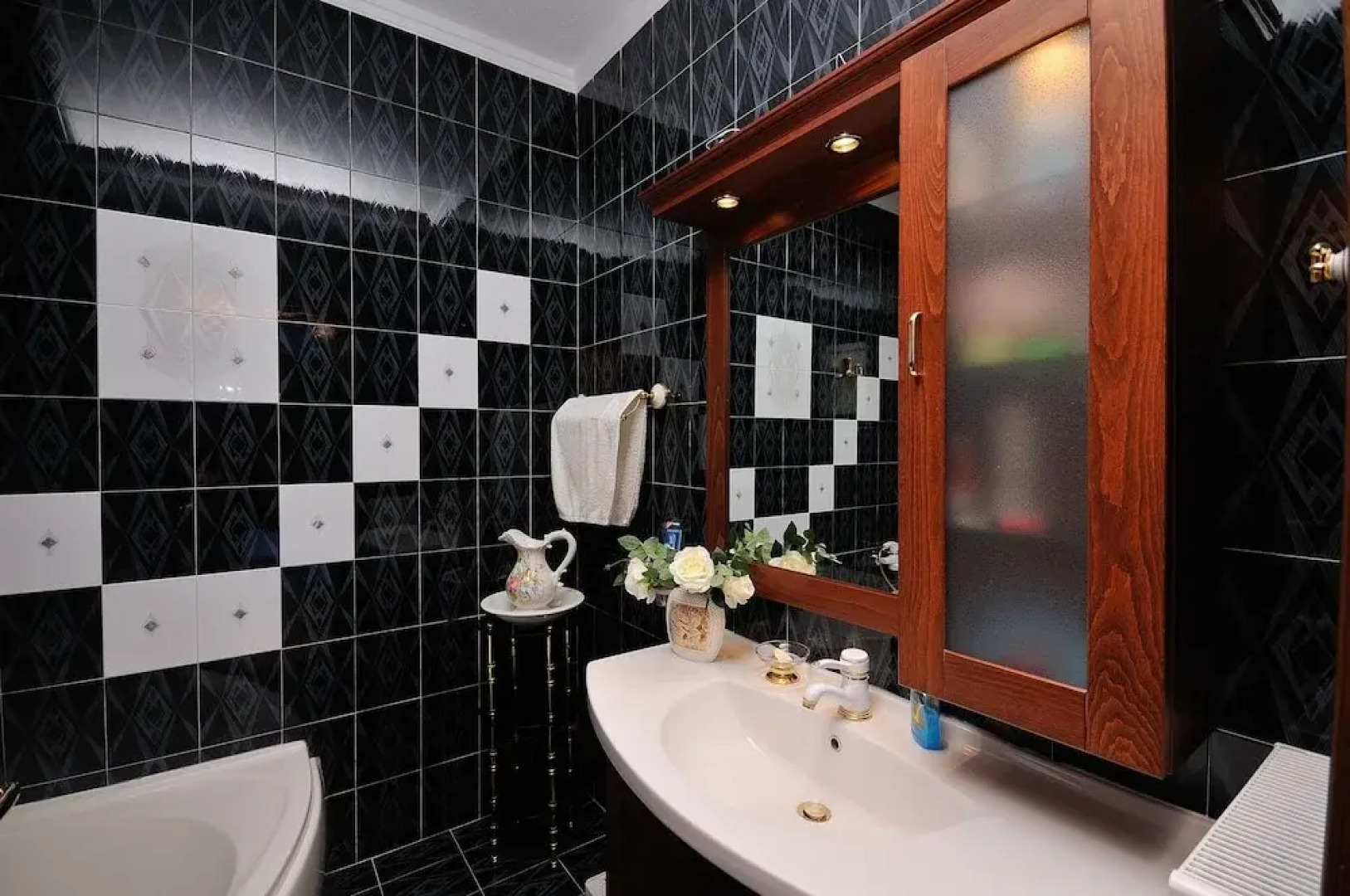 Family Maisonette with Pool near Beach