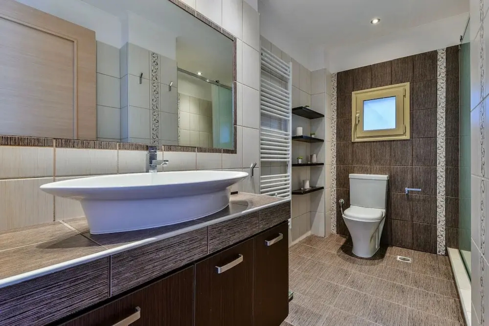 Villa with Striking views over the infinity Pool