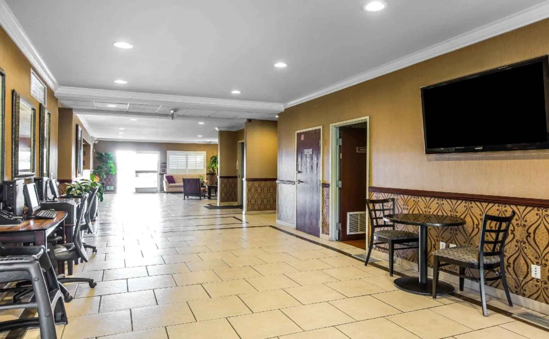 Comfort Suites Near Six Flags Magic Mountain