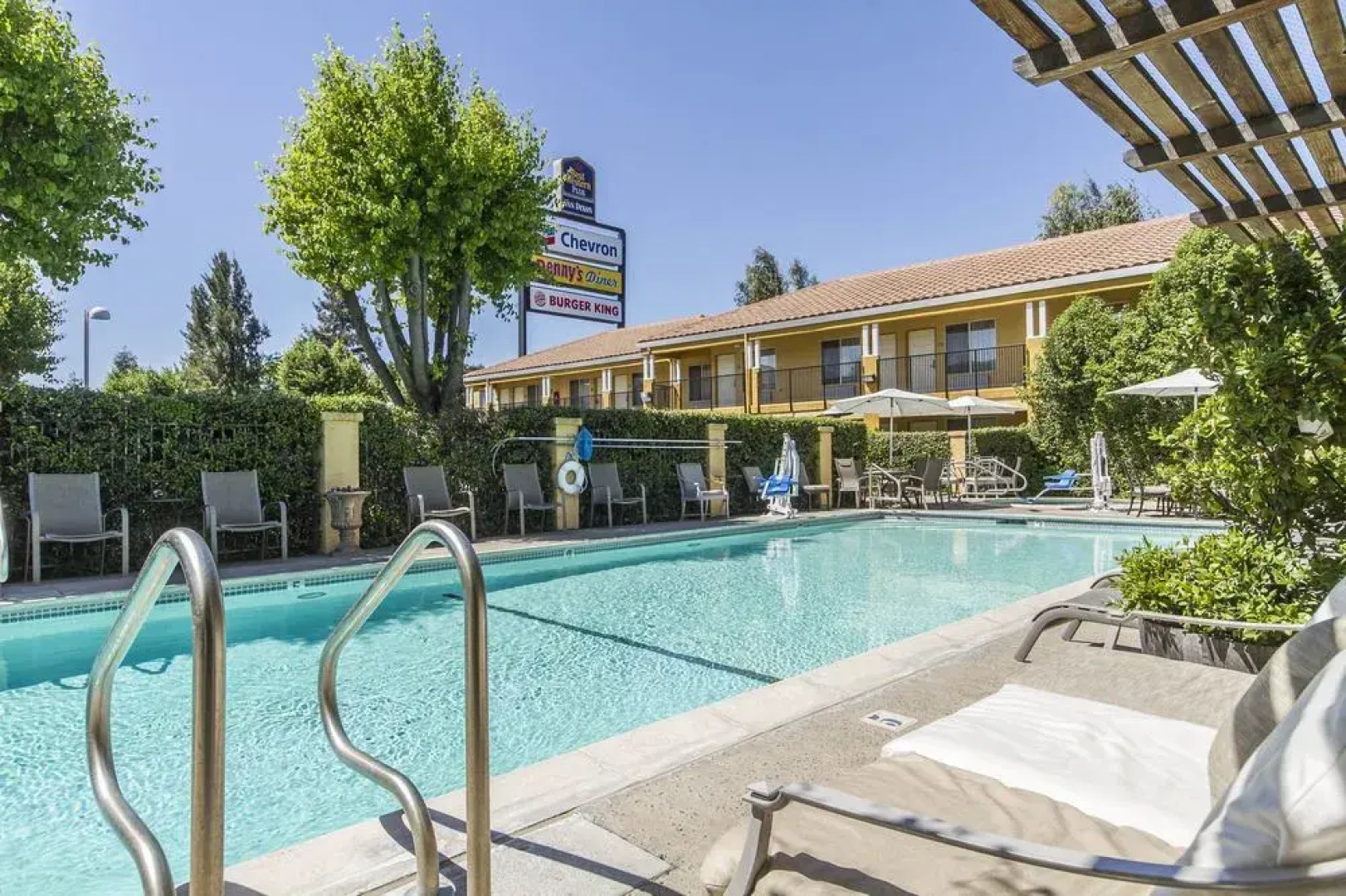 Best Western Plus Dixon Davis