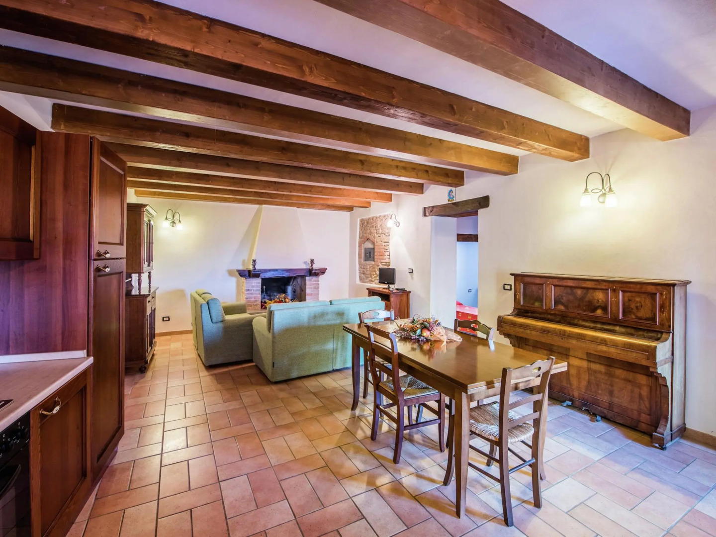 Spacious Mansion in Sant'Angelo in Vado with Pool