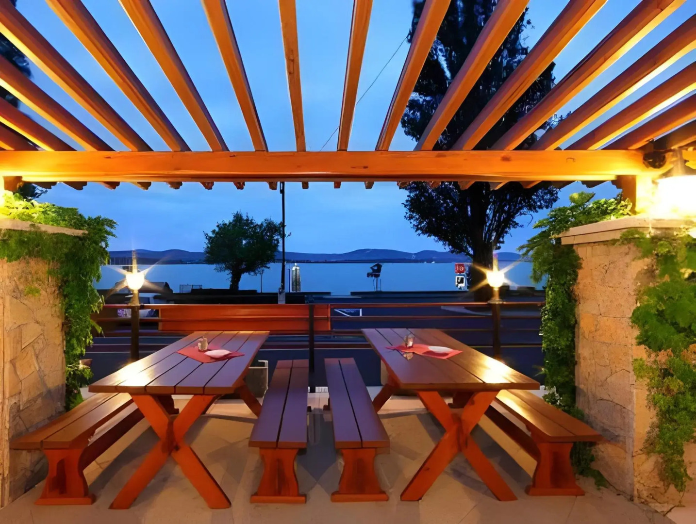 Lepke Apartmanház és Étterem