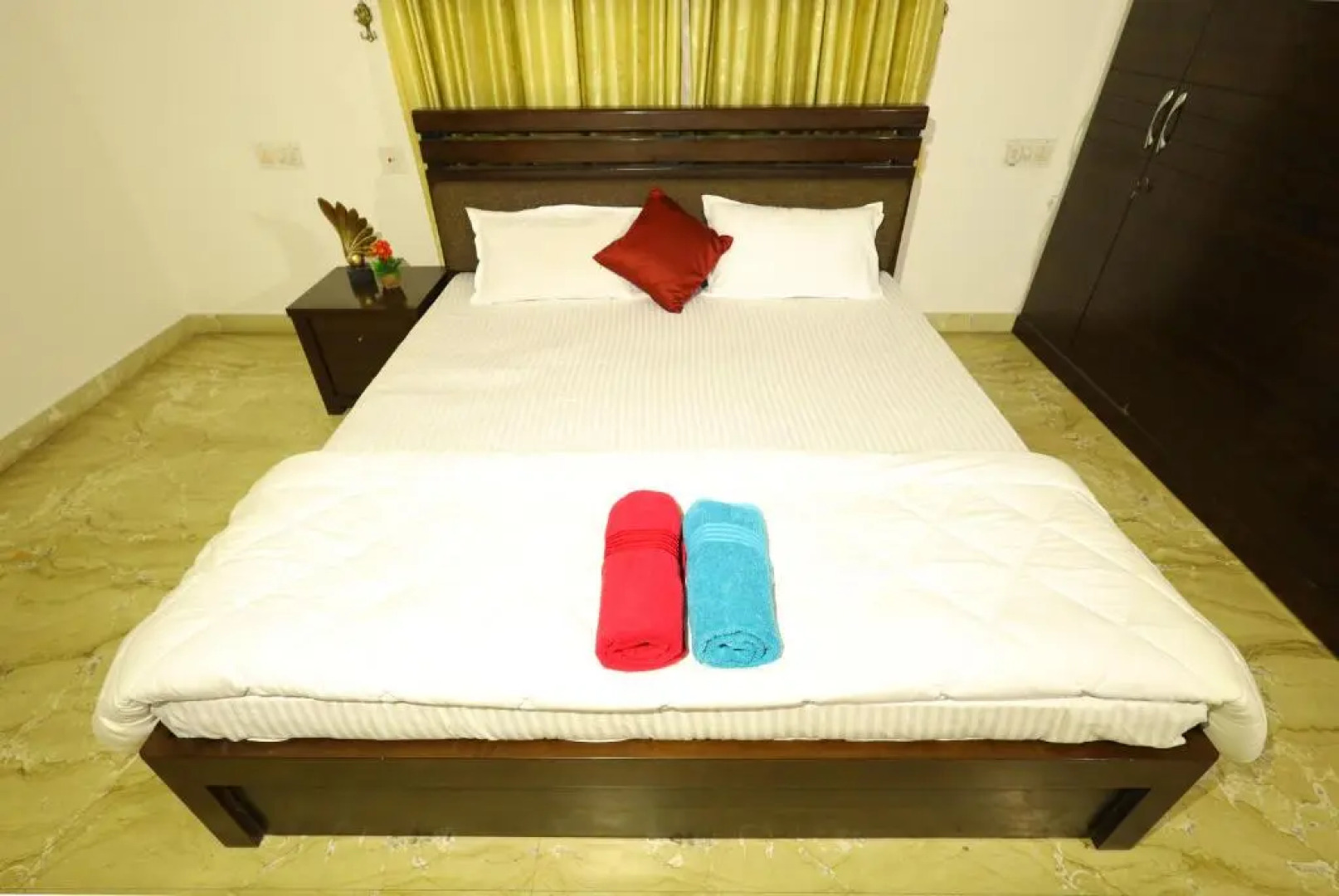 Oikos Periyar White House