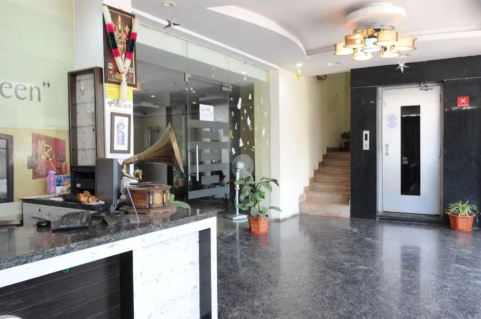 OYO 17375 My Place Kondapur Hicc