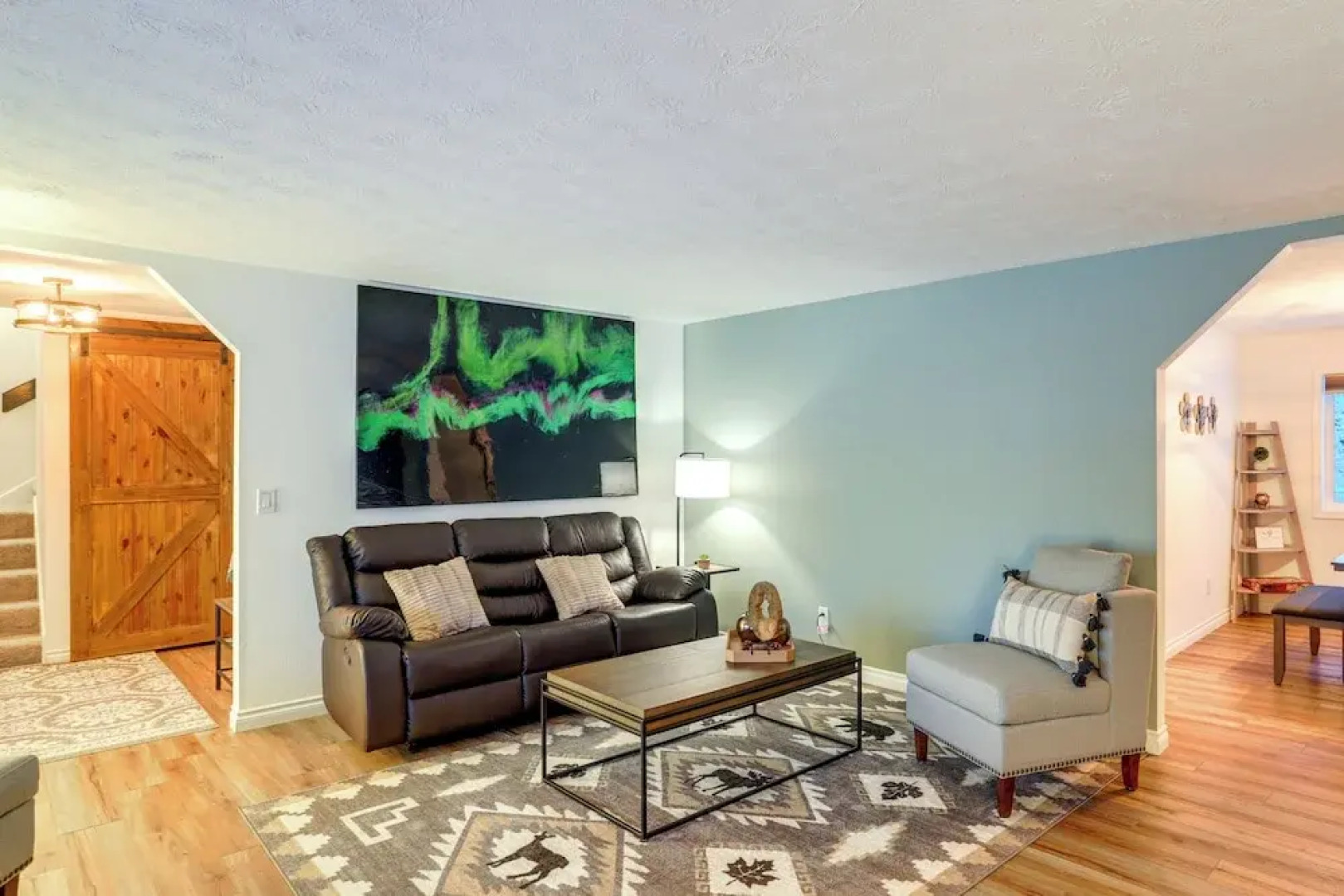'northern Bliss' Modern Mtn-view Home in Fairbanks