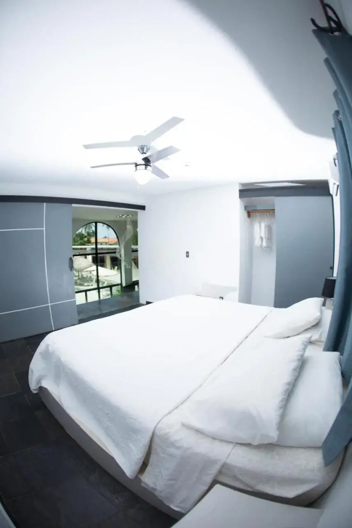 Show Pony Beach Resort and Suites