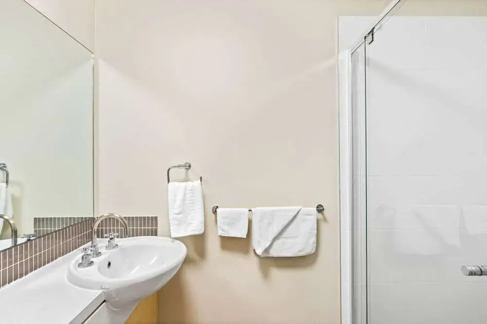 Morayfield Tavern & Motel