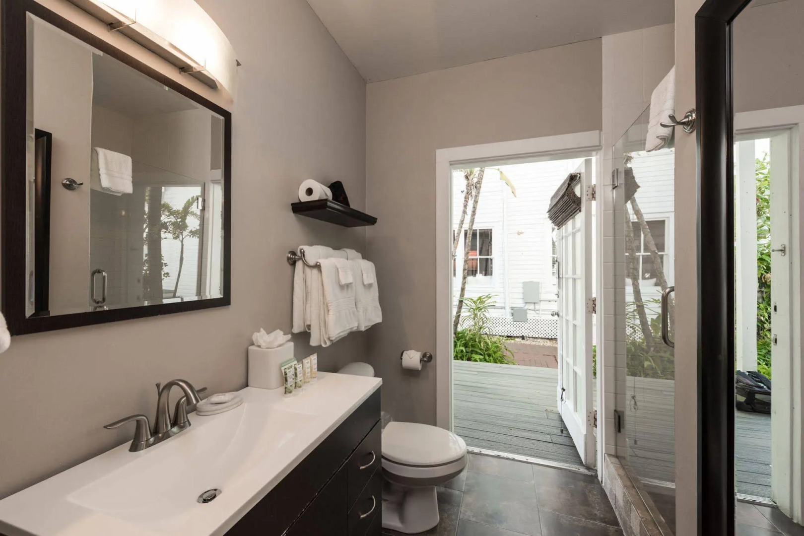 Alexander's Guesthouse - Adults Only