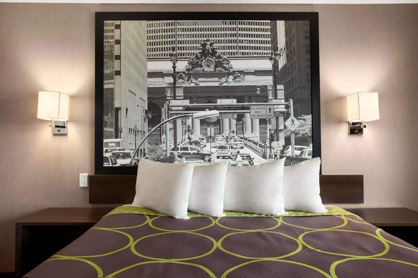 Super 8 By Wyndham Bronx