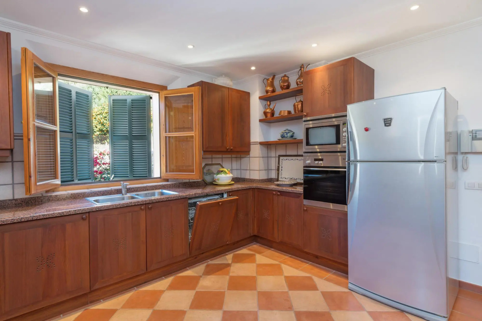 CIRCE - Stunning townhouse with an indoors heated pool in the mountains. Free WiFi