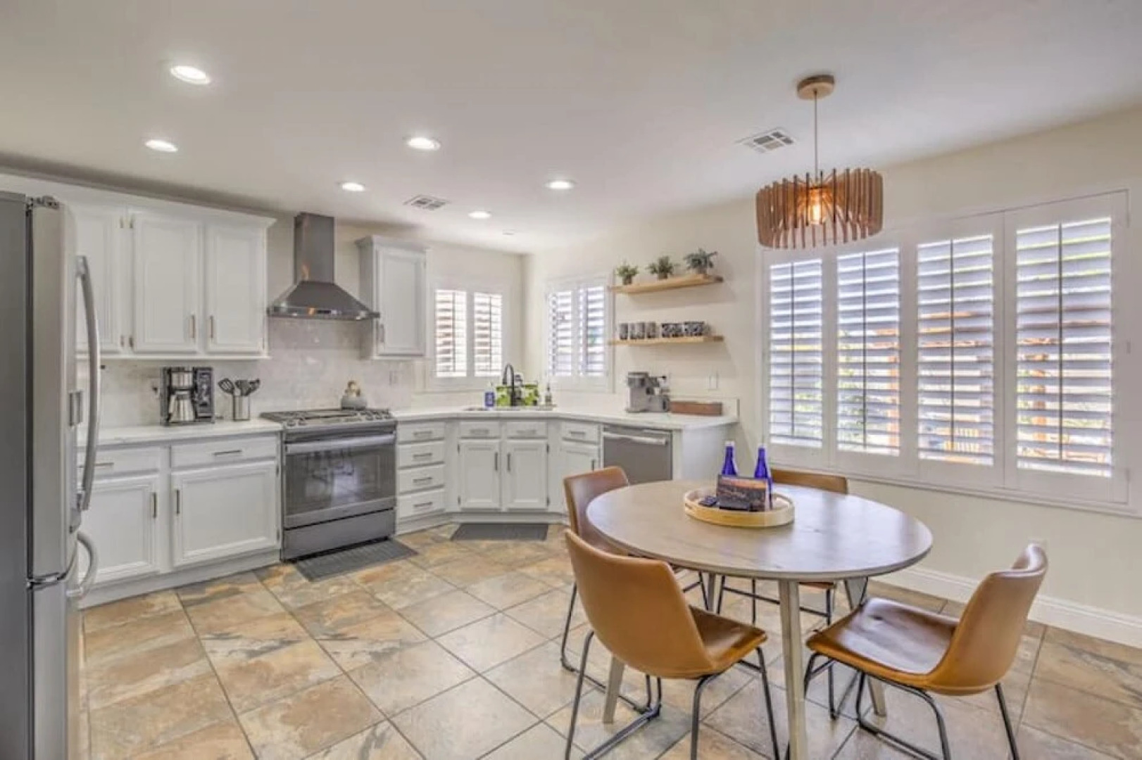 ZEN Retreat Jacuzzi Fire Pit BBQ Hammocks Patio Yoga Room Parking