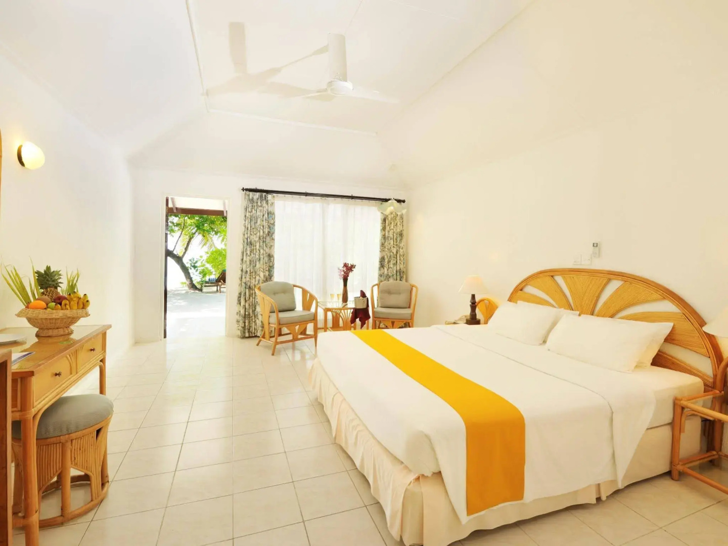 Holiday Island Resort & Spa