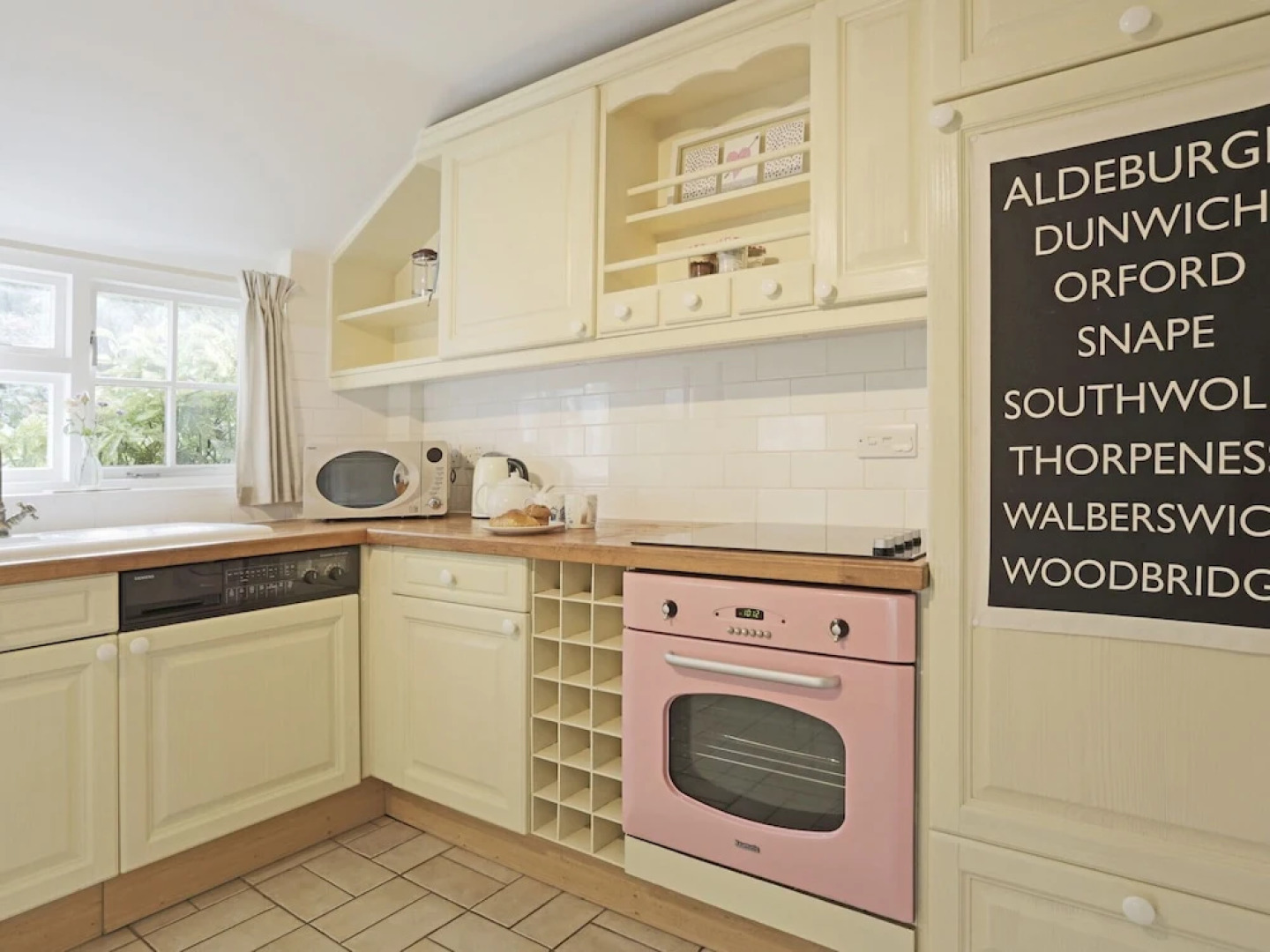 Lovely Cottage in Shottisham near Pub