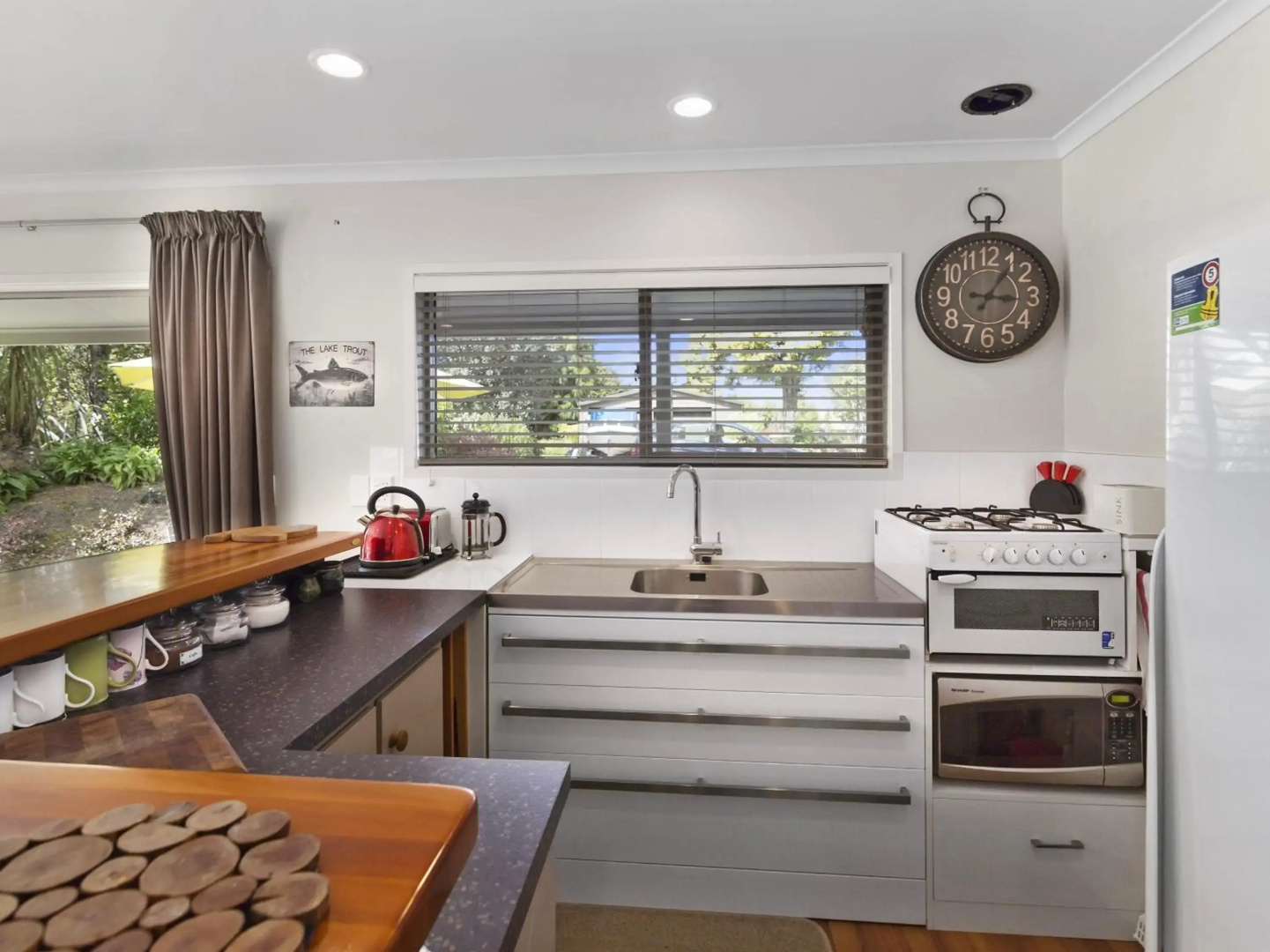 Rainbow Cottage - Lake Tarawera Cottage