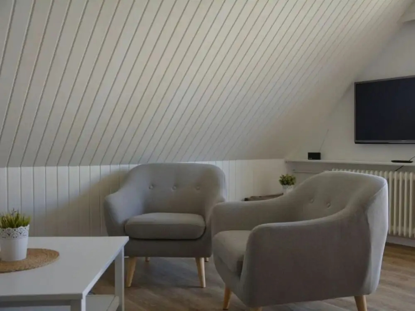 Langeness Modern Retreat