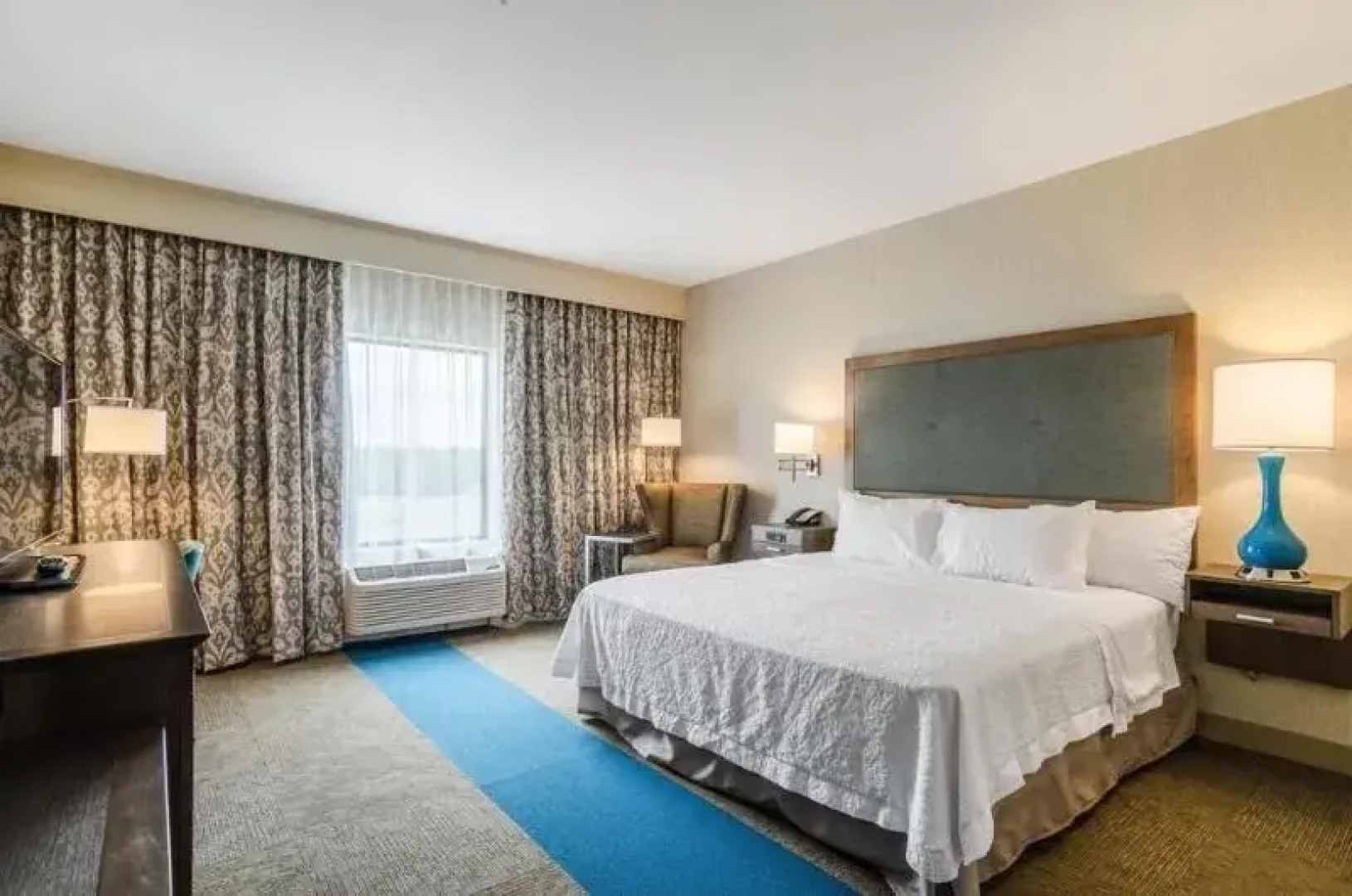 Flag Point Inn & Suites Pratt By Fairbridge