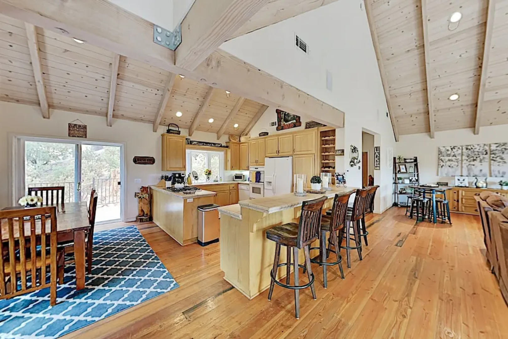 Bearfoot Lodge - Lake-view Escape W/ Private Decks 4 Bedroom Home