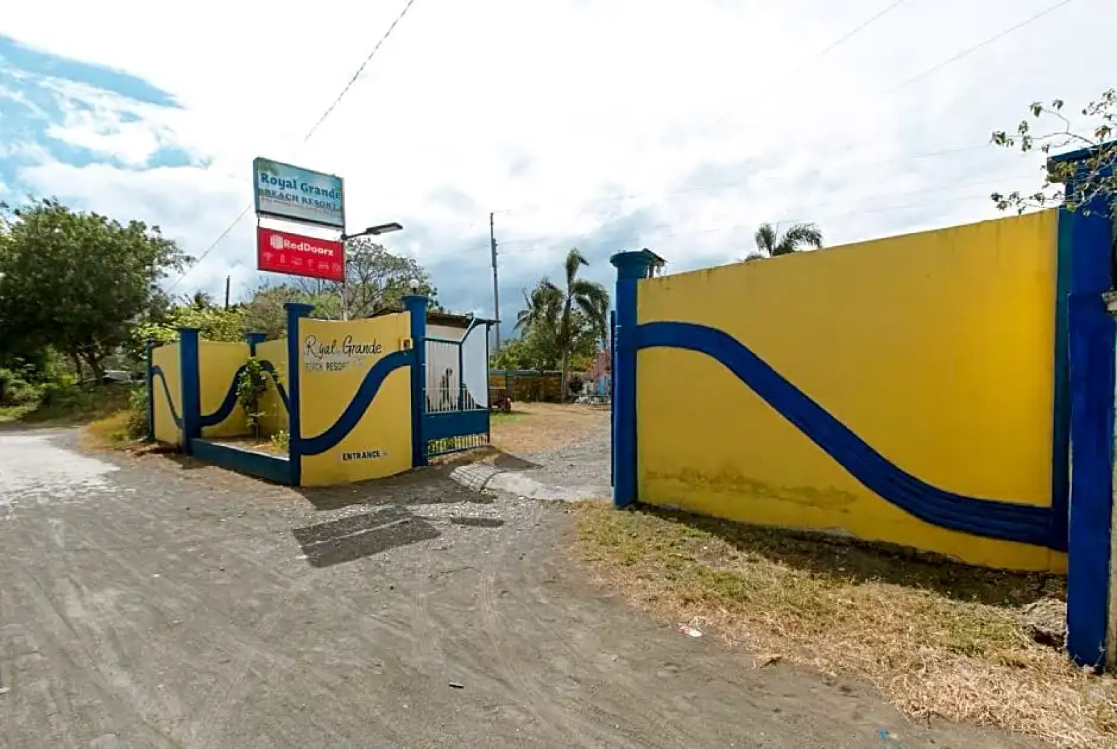 RedDoorz @ Royal Grande Beach Resort Batangas