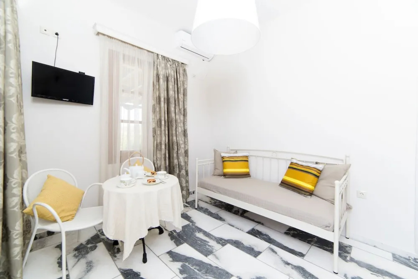 Agerino Studios & Apartments