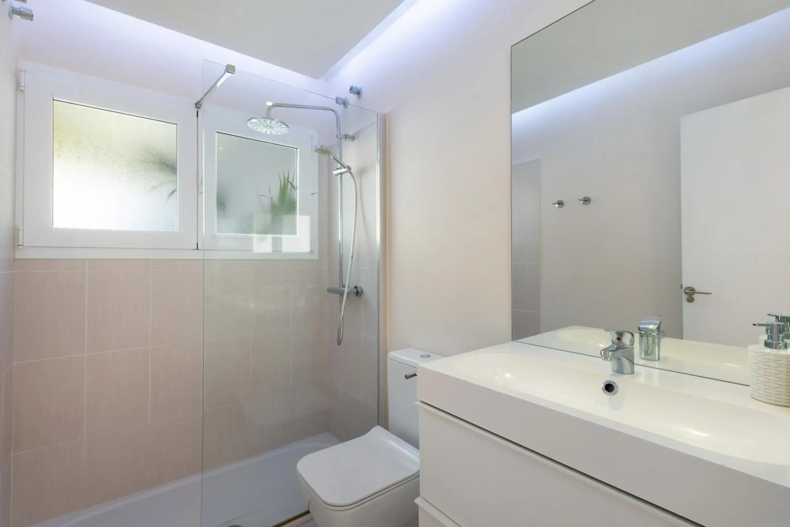 VILLA BAHIA DE MICHEL, Piscina climatizable, Free Wifi, BBQ