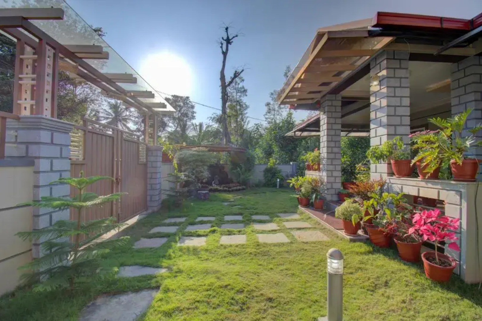 Srinikethana Home Stay with Swimming Pool